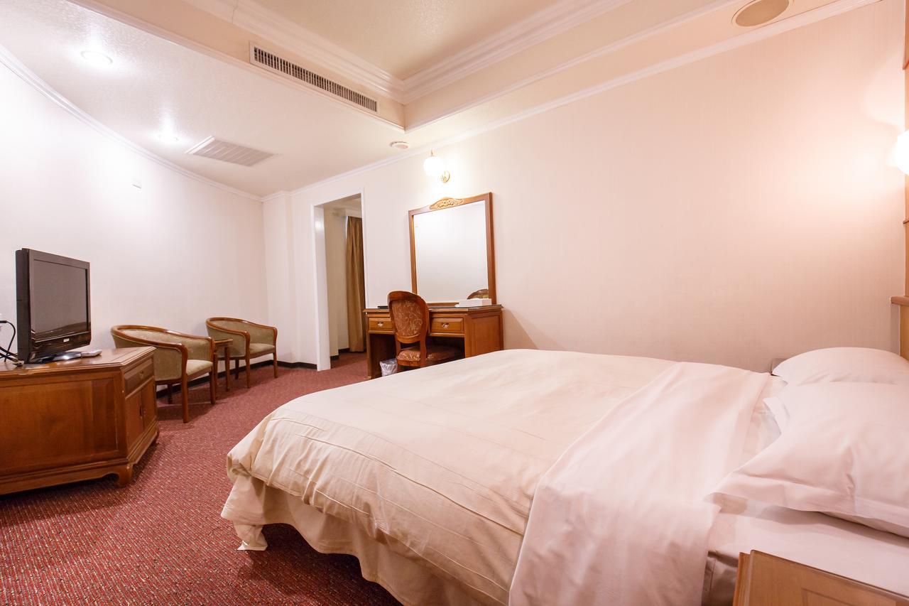 Champion Hotel Тайпей Екстериор снимка