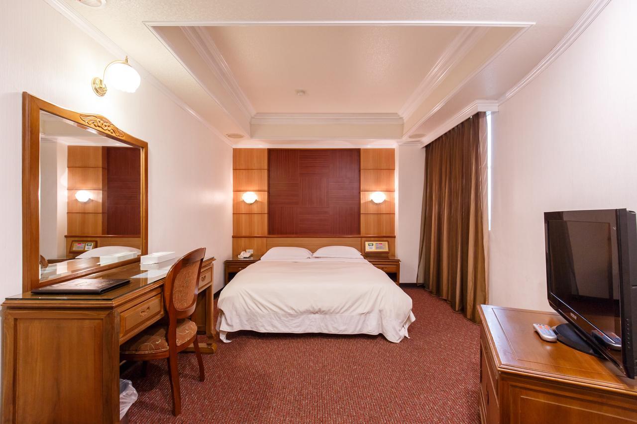 Champion Hotel Тайпей Екстериор снимка